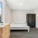 Apartment 6 - Cozy 2Br Apartment, Bus Station, Easy City Access