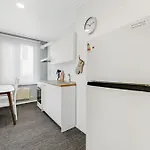 Apartment 6 - Cozy 2Br Apartment, Bus Station, Easy City Access Appartement *