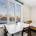 6 - Cozy 2br Apartment, Bus Station, Easy Access Διαμέρισμα